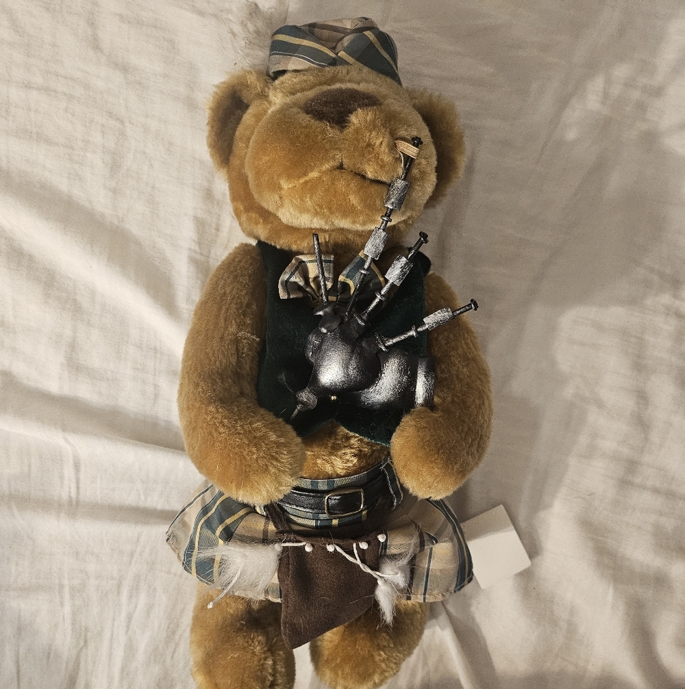 Tender Hearted Collectibles Plush Bear Irish Bagpipes Windup Musical‎